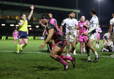 170126 - Ospreys v Montpellier - European Rugby Challenge Cup - Lewis Lloyd of Ospreys celebrates scoring a try