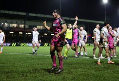 170126 - Ospreys v Montpellier - European Rugby Challenge Cup - Lewis Lloyd of Ospreys celebrates scoring a try