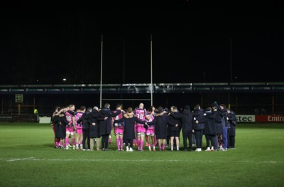 170126 - Ospreys v Montpellier - European Rugby Challenge Cup - Ospreys team huddle