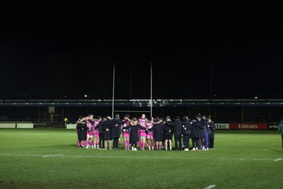 170126 - Ospreys v Montpellier - European Rugby Challenge Cup - Ospreys team huddle