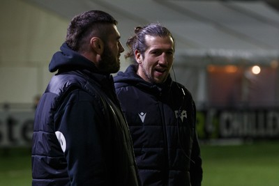 170126 - Ospreys v Montpellier Herault Rugby - EPCR Challenge Cup - Ospreys coach Justin Tipuric with Gareth Thomas before the match