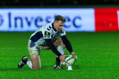 170126 - Ospreys v Montpellier Herault Rugby - EPCR Challenge Cup - Stuart Hogg of Montpellier prepares to kick at goal