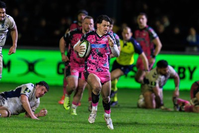 170126 - Ospreys v Montpellier Herault Rugby - EPCR Challenge Cup - Jack Walsh of Ospreys makes a break