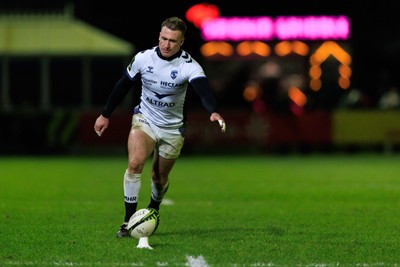 170126 - Ospreys v Montpellier Herault Rugby - EPCR Challenge Cup - Stuart Hogg of Montpellier kicks a conversion