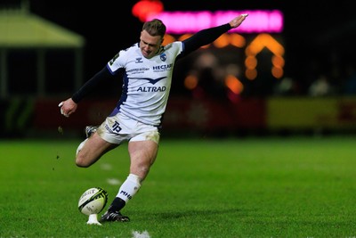 170126 - Ospreys v Montpellier Herault Rugby - EPCR Challenge Cup - Stuart Hogg of Montpellier kicks a conversion