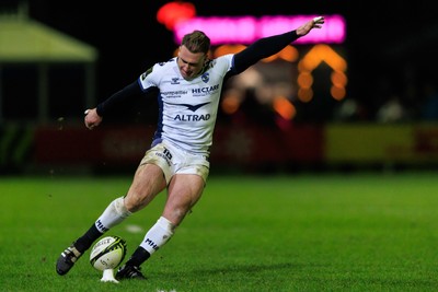 170126 - Ospreys v Montpellier Herault Rugby - EPCR Challenge Cup - Stuart Hogg of Montpellier kicks a conversion