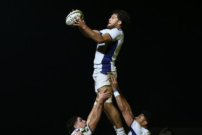 170126 - Ospreys v Montpellier Herault Rugby - EPCR Challenge Cup - Marco Tauleigne of Montpellier wins a lineout