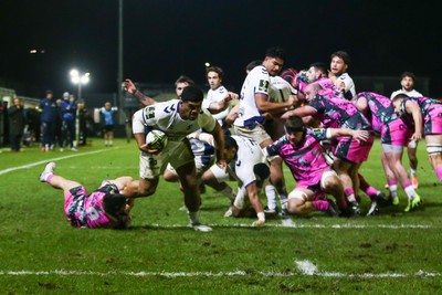 170126 - Ospreys v Montpellier Herault Rugby - EPCR Challenge Cup - Jordan Uelese of Montpellier is tackled by Reuben Morgan-Williams of Ospreys