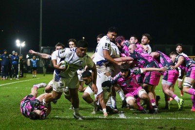 170126 - Ospreys v Montpellier Herault Rugby - EPCR Challenge Cup - Jordan Uelese of Montpellier is tackled by Reuben Morgan-Williams of Ospreys