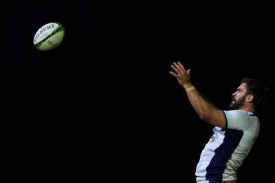170126 - Ospreys v Montpellier Herault Rugby - EPCR Challenge Cup - Marco Tauleigne of Montpellier wins a lineout