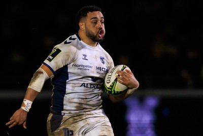 170126 - Ospreys v Montpellier Herault Rugby - EPCR Challenge Cup - Alex Masibaka of Montpellier on his way to scoring his second try