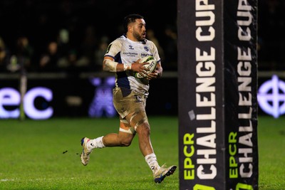 170126 - Ospreys v Montpellier Herault Rugby - EPCR Challenge Cup - Alex Masibaka of Montpellier scores his second try