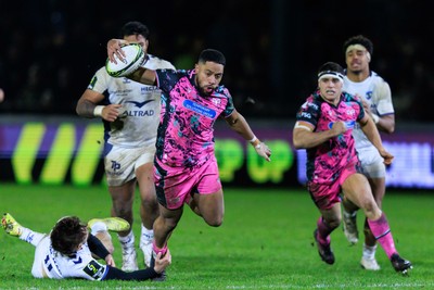 170126 - Ospreys v Montpellier Herault Rugby - EPCR Challenge Cup - Phil Cokanasiga of Ospreys is tackled