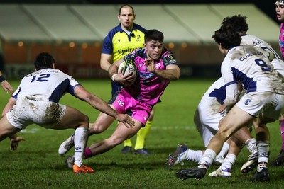 170126 - Ospreys v Montpellier Herault Rugby - EPCR Challenge Cup - Reuben Morgan-Williams of Ospreys spots a gap