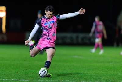 170126 - Ospreys v Montpellier Herault Rugby - EPCR Challenge Cup - Jack Walsh of Ospreys kicks at goal