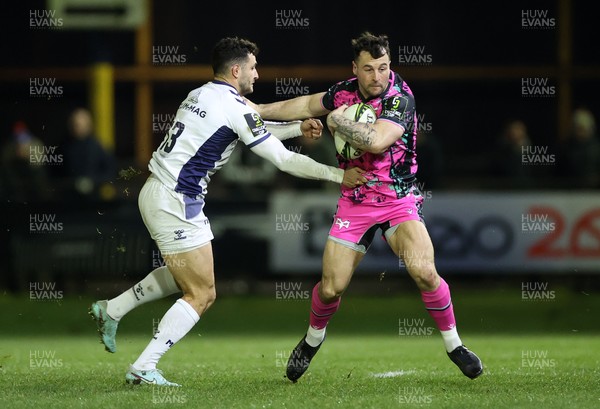 170126 - Ospreys v Montpellier - European Rugby Challenge Cup - Ryan Conbeer of Ospreys is tackled by Thomas Darmon of Montpellier 