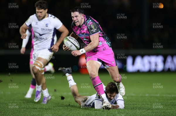 170126 - Ospreys v Montpellier - European Rugby Challenge Cup - Owen Watkin of Ospreys makes a break to score a try