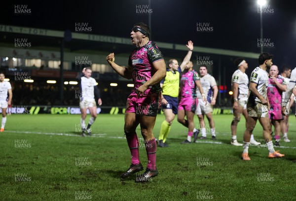 170126 - Ospreys v Montpellier - European Rugby Challenge Cup - Lewis Lloyd of Ospreys celebrates scoring a try