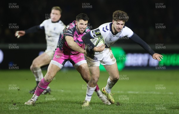 170126 - Ospreys v Montpellier - European Rugby Challenge Cup - Melyvn Rates of Montpellier is tackled by Owen Watkin of Ospreys 