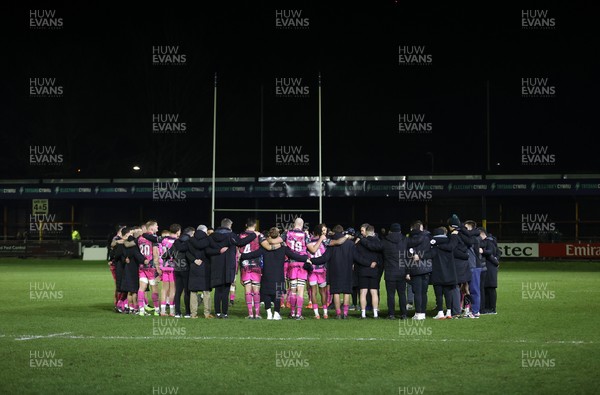 170126 - Ospreys v Montpellier - European Rugby Challenge Cup - Ospreys team huddle