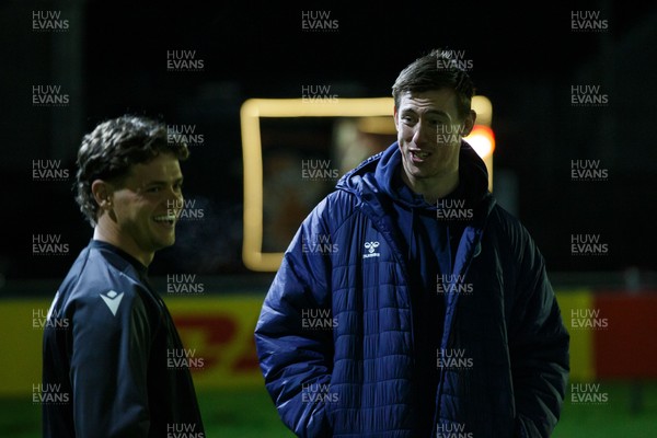 170126 - Ospreys v Montpellier Herault Rugby - EPCR Challenge Cup - Montpellier player Adam Beard, formerly of Ospreys, with Jack Walsh of Ospreys before the match