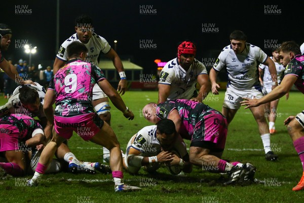 170126 - Ospreys v Montpellier Herault Rugby - EPCR Challenge Cup - Alex Masibaka of Montpellier goes over for a try