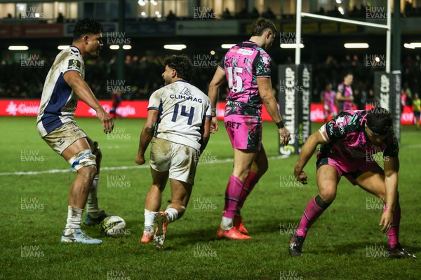 170126 - Ospreys v Montpellier Herault Rugby - EPCR Challenge Cup - Jules Ducros of Montpellier celebrates after scoring a try