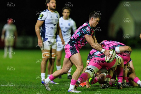 170126 - Ospreys v Montpellier Herault Rugby - EPCR Challenge Cup - Reuben Morgan-Williams of Ospreys kicks the ball