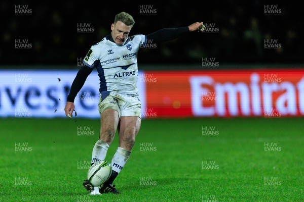 170126 - Ospreys v Montpellier Herault Rugby - EPCR Challenge Cup - Stuart Hogg of Montpellier kicks a conversion