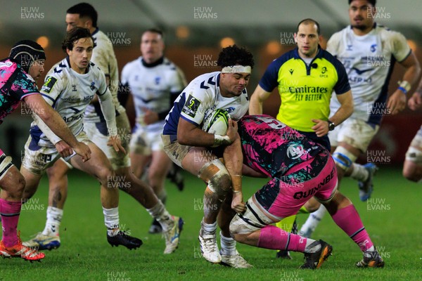 170126 - Ospreys v Montpellier Herault Rugby - EPCR Challenge Cup - Solomon Shand of Montpellier on the charge