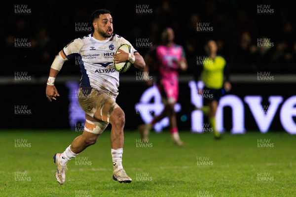 170126 - Ospreys v Montpellier Herault Rugby - EPCR Challenge Cup - Alex Masibaka of Montpellier runs in for his second try