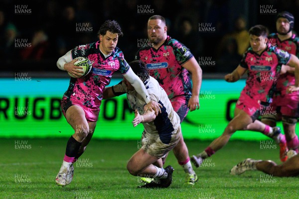 170126 - Ospreys v Montpellier Herault Rugby - EPCR Challenge Cup - Jack Walsh of Ospreys makes a break