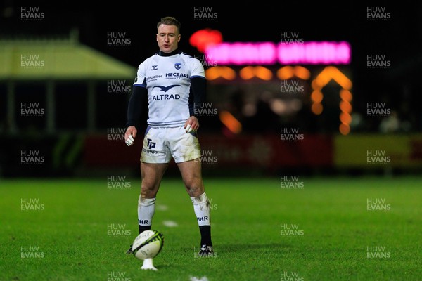 170126 - Ospreys v Montpellier Herault Rugby - EPCR Challenge Cup - Stuart Hogg of Montpellier kicks a conversion