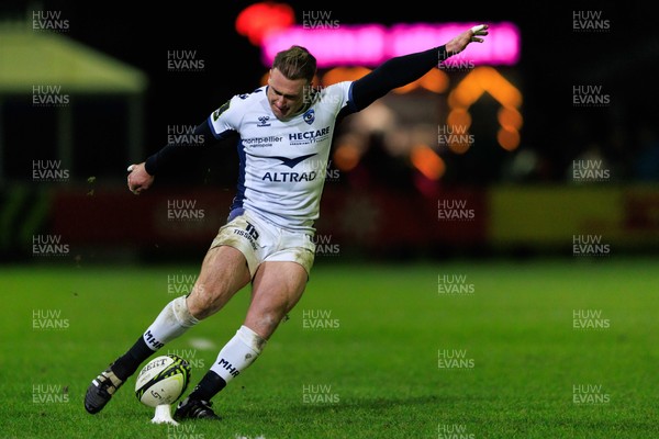 170126 - Ospreys v Montpellier Herault Rugby - EPCR Challenge Cup - Stuart Hogg of Montpellier kicks a conversion