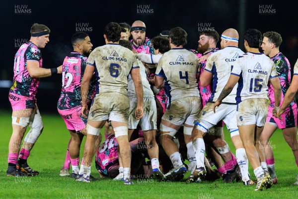 170126 - Ospreys v Montpellier Herault Rugby - EPCR Challenge Cup - Tensions boil over