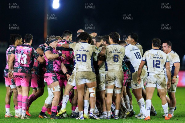 170126 - Ospreys v Montpellier Herault Rugby - EPCR Challenge Cup - Tensions boil over