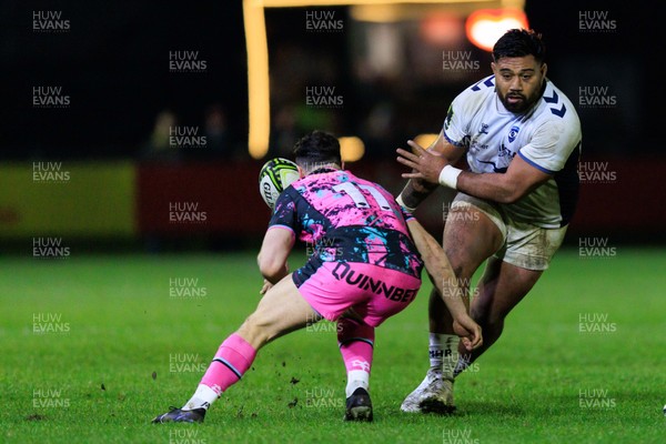 170126 - Ospreys v Montpellier Herault Rugby - EPCR Challenge Cup - Christopher Tolofua of Montpellier offloads the ball as he is tackled by Ryan Conbeer of Ospreys
