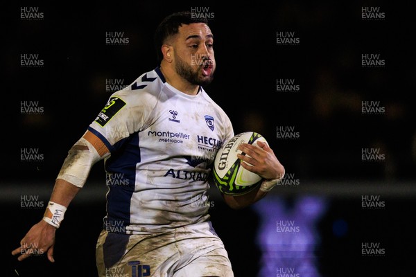 170126 - Ospreys v Montpellier Herault Rugby - EPCR Challenge Cup - Alex Masibaka of Montpellier on his way to scoring his second try