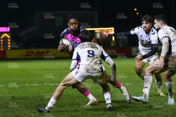 170126 - Ospreys v Montpellier Herault Rugby - EPCR Challenge Cup - Daniel Kasende of Ospreys takes on Alexis Bernadet of Montpellier