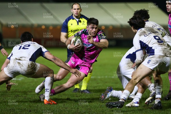 170126 - Ospreys v Montpellier Herault Rugby - EPCR Challenge Cup - Reuben Morgan-Williams of Ospreys spots a gap
