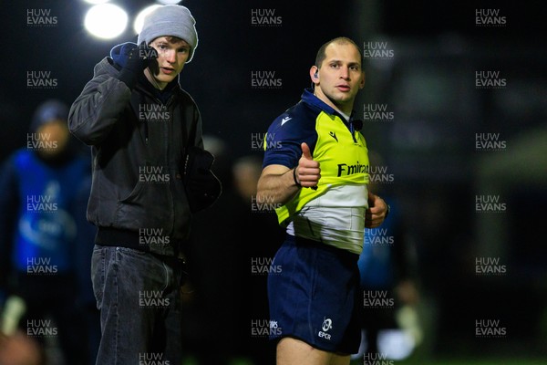 170126 - Ospreys v Montpellier Herault Rugby - EPCR Challenge Cup - Referee Federico Vedovelli receives attention