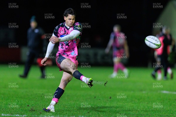 170126 - Ospreys v Montpellier Herault Rugby - EPCR Challenge Cup - Jack Walsh of Ospreys kicks at goal