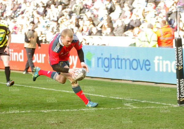 070315 - Ospreys v Munster - GuinnessPro12 -Keith Earls of Munster scores a try