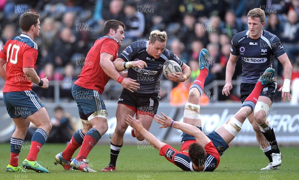 070315 - Ospreys v Munster - Guinness PRO12 -Hanno Dirksen of Ospreys gets past Dave O’Callaghan and Jack O'Donoghue of Munster