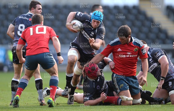 070315 - Ospreys v Munster - Guinness PRO12 -Justin Tipuric of Ospreys looks for a way through