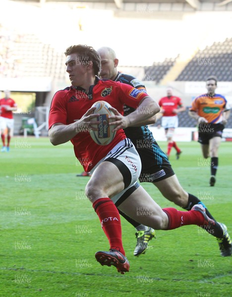 110512 Ospreys v MunsterMunster's Ian Keatley pounces to score first try