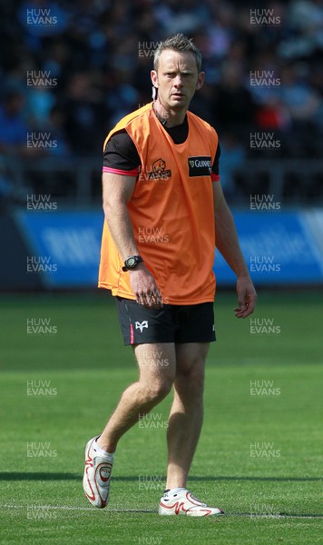 130915 - Ospreys v Munster - Guinness PRO12 - Kevin Morgan