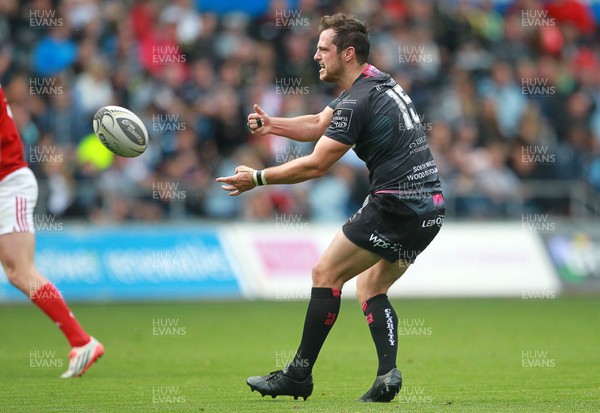 130915 - Ospreys v Munster - Guinness PRO12 - Dan Evans of Ospreys