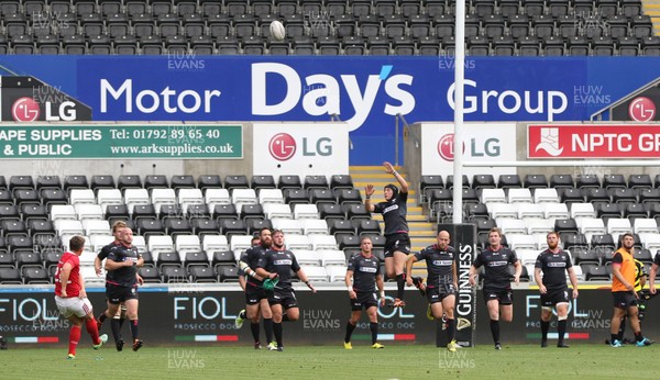 130915 - Ospreys v Munster, Guinness PRO12 - Ian Keatley of Munster kicks the conversion which gives Munster the victory