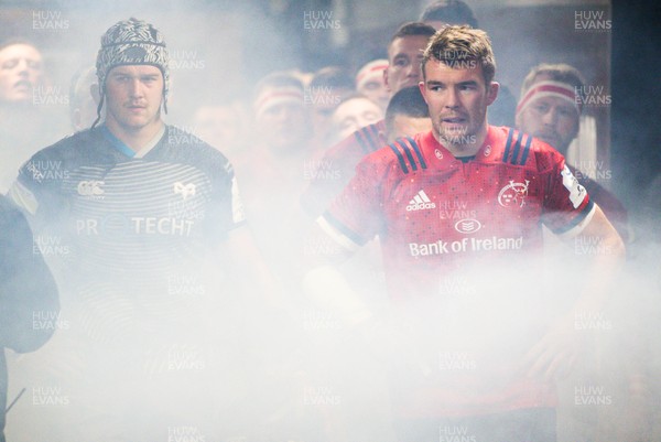 161119 - Ospreys v Munster, Heineken Champions Cup - Dan Lydiate of Ospreys and Peter O’Mahony of Munster  prepare to lead their teams out at the start of the match